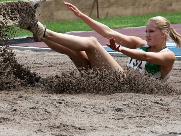 Sport im Freien: Beachvolleyballfeld und Weitsprunggrube richtig abdecken - Sandgruben richtig abdecken | KUBULUS Blog